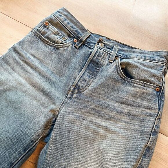 Levi’s 501 Straight Leg Blue Denim Jeans Distressed 26” - Picture 2 of 8